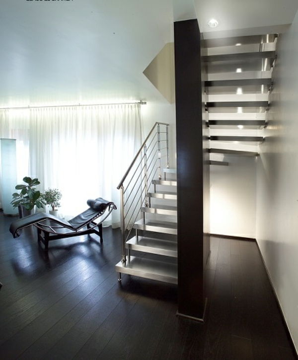escadas flutuantes de aço para um design de quarto de luxo