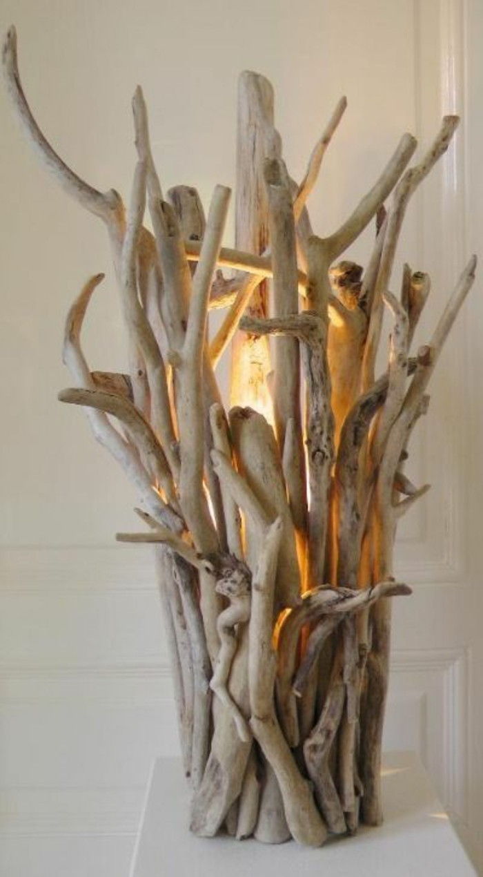 Stehlampe-av-driftwood-ljus-aeste-lampa-diy-vit-tabell
