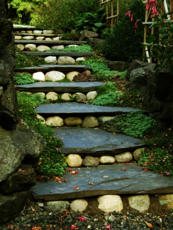 escada de pedra-muito-bem-auto-construído-bela imagem