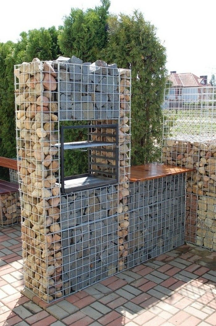 muro di pietra Grill all-te-making alla griglia-in-giardino-fire-decoration
