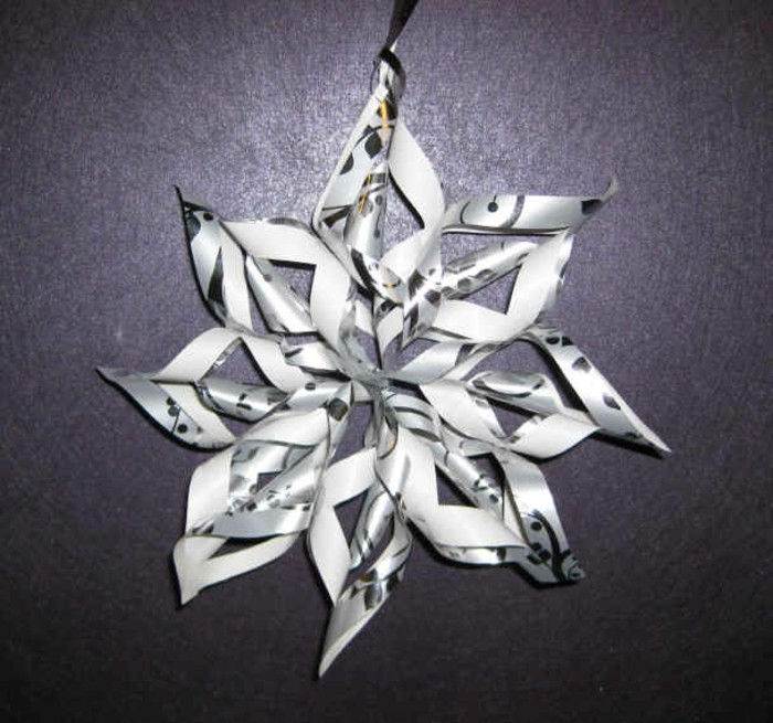 star-fold-out de papel-prata-design-preto-fundo