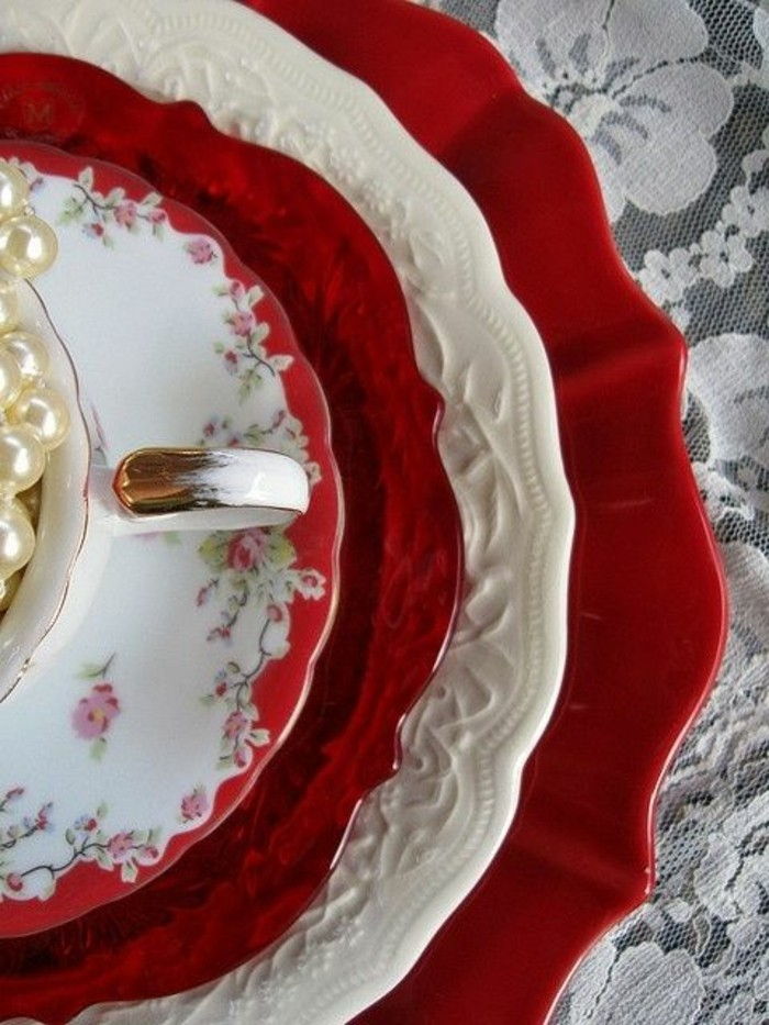 Stilingas stalo papuošimas-in-raudona-balta-by-arbatos ritualas