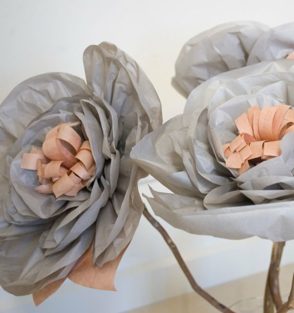 Stilingas pilkos spalvos gėlė keičiamas