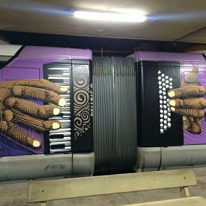 gioco street-art graffiti della metropolitana di fisarmonica