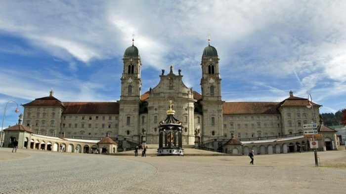 super-prezentare-Manastirea Einsiedeln-Schwitzer arhitectură barocă țară