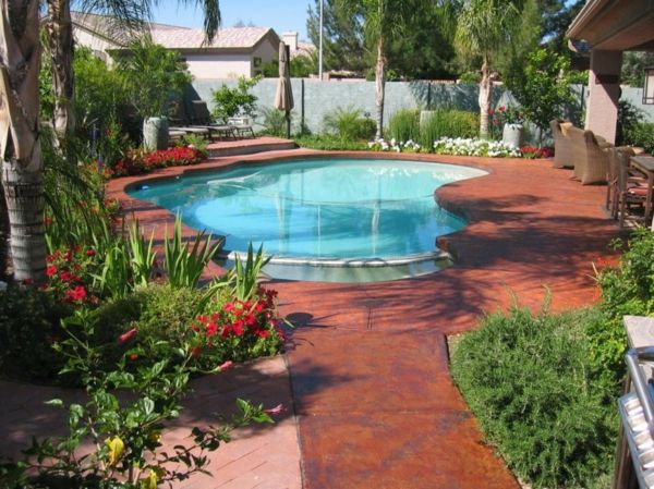 super-nice verkande-pool-by-the-garden