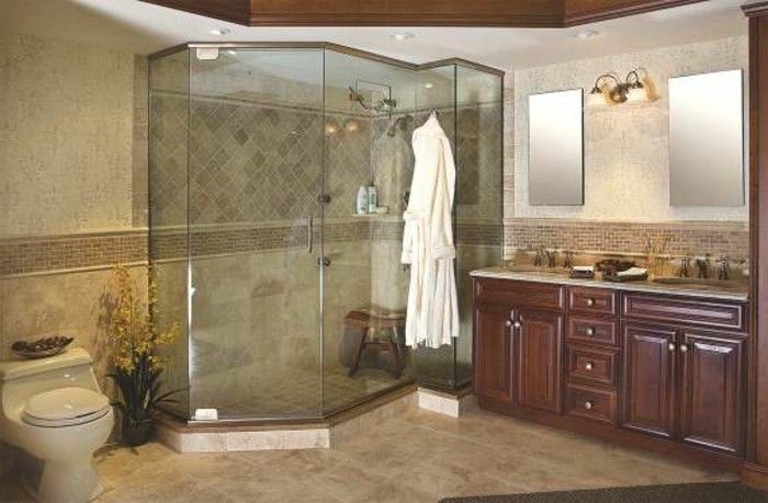 super-agradável-model-banheiro-com-a-big-parede de vidro chuveiro