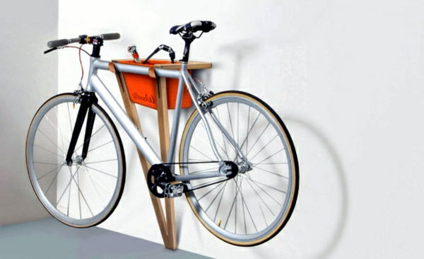 Bicicleta stand-out din lemn