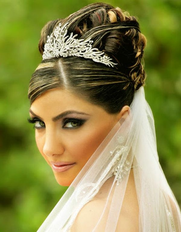 Penteado turco para coroa de casamento na cabeça