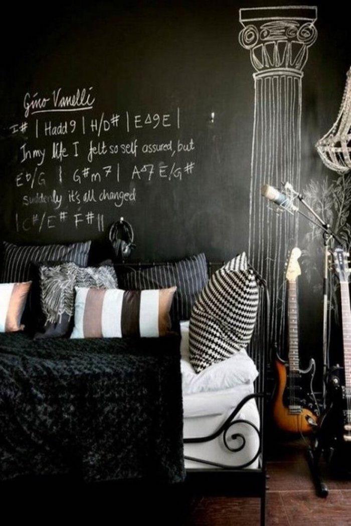 Ideje stenskih barv - spalnica v črni barvi glasbenik
