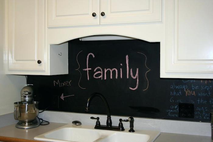 Sienų spalvos Idėjos virtuvėje - derinkite juodą ir baltą ir sukurkite kontrastą