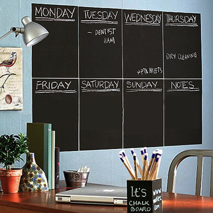 organizirajte svoj teden na steni z barvno tablo