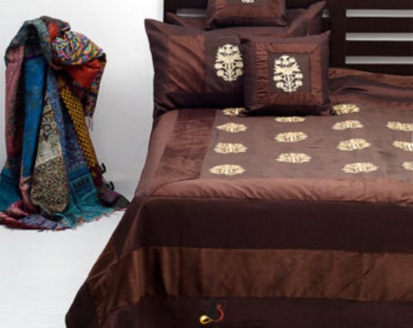 yatak örtüsü-kahverengi-ilginç-bakmak - yanında renkli bir bez