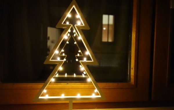 jelovo-svetlo-Fensterdeko-to-božič