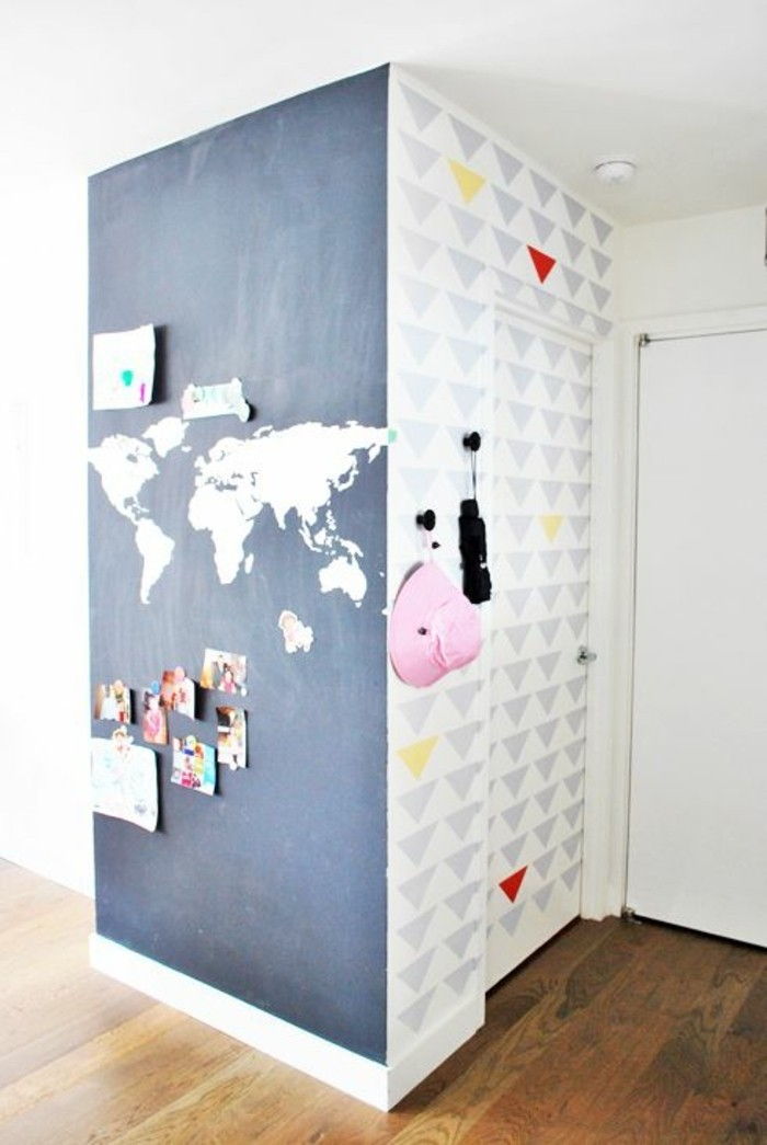 wallpaper-idéer-för-hall-med-en-världskarta