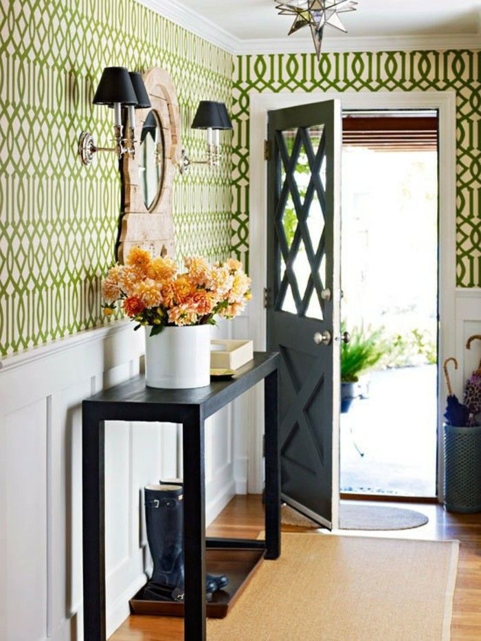duvar-için-koridor-yeşil hatları yuvarlak masa-ve-vazo