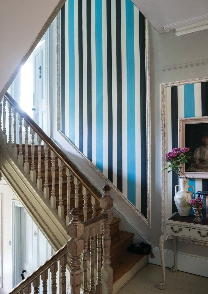 wallpaper-for-hall-med-blue-stripes