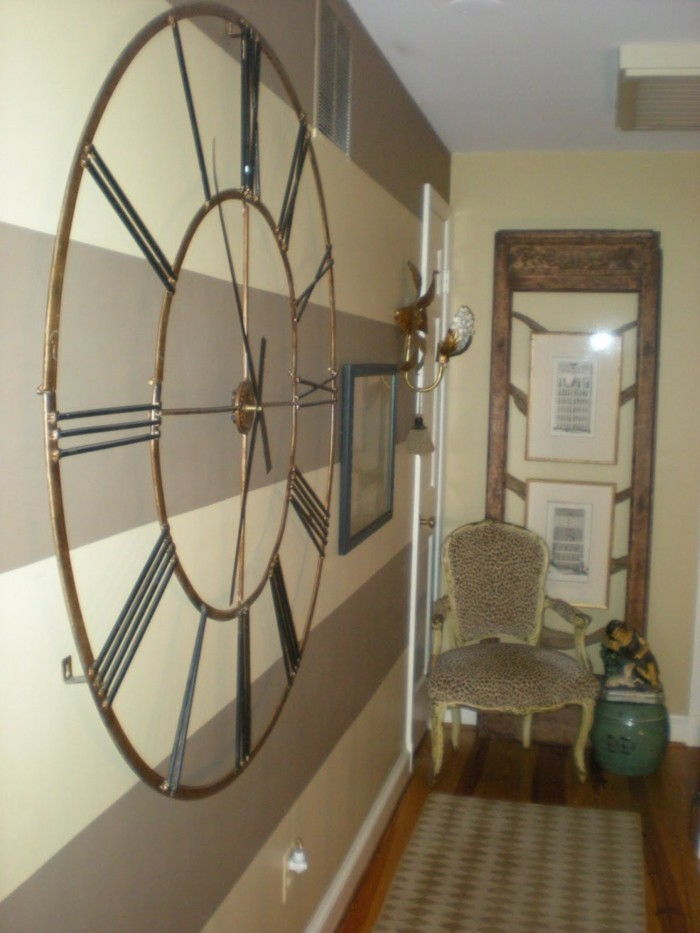 wallpaper-corridoio-idee-per-grandi-stripes-e-grande-wall-clock