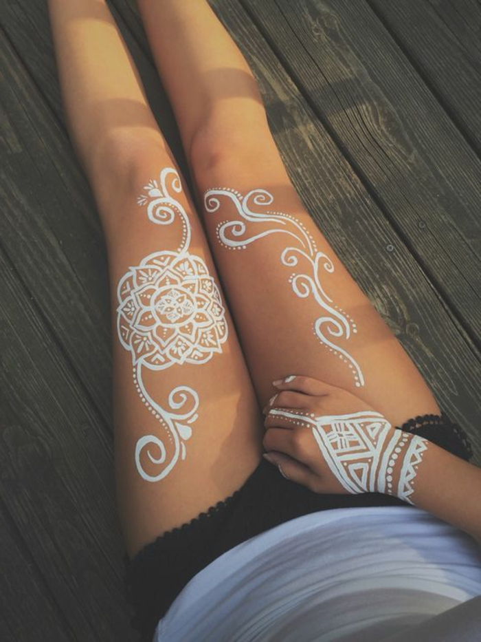 tatuagem padrão cor branca para decorar pernas e mãos variedade hena de tatuagem rodada