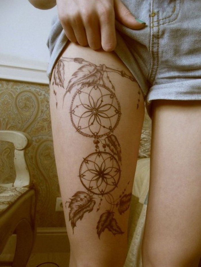 tatuaggio sulla coscia, acchiappasogni, tatuaggio sulle gambe, motivi del tatuaggio per le donne