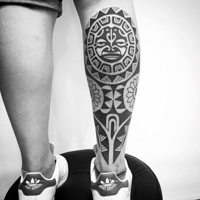 tatuering på kalven, ben tatuering, tribal design, Hawaiian tatuering motiv