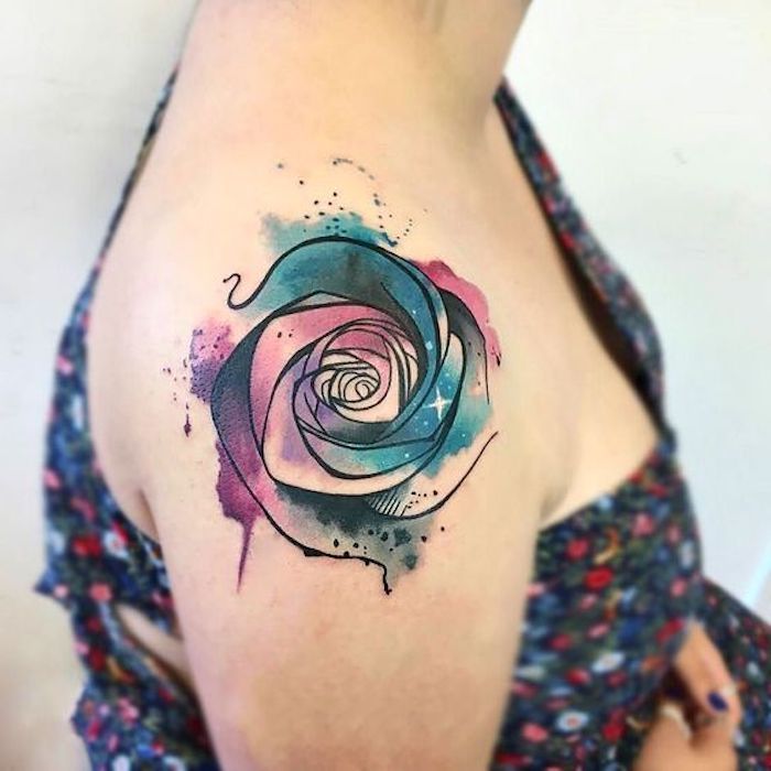 abstraktna tetovaža, tetovažna vodna barva, barvita obleka brez rokavov