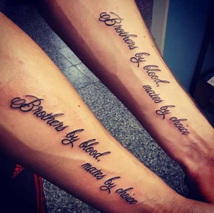 Tatuajele cu aceeasi poveste pentru doi frati care sunt cei mai buni prieteni