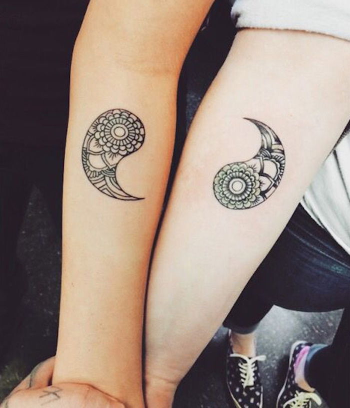 Tatuaj pentru sora un simbol mandala pe brațele celor două foarte originale