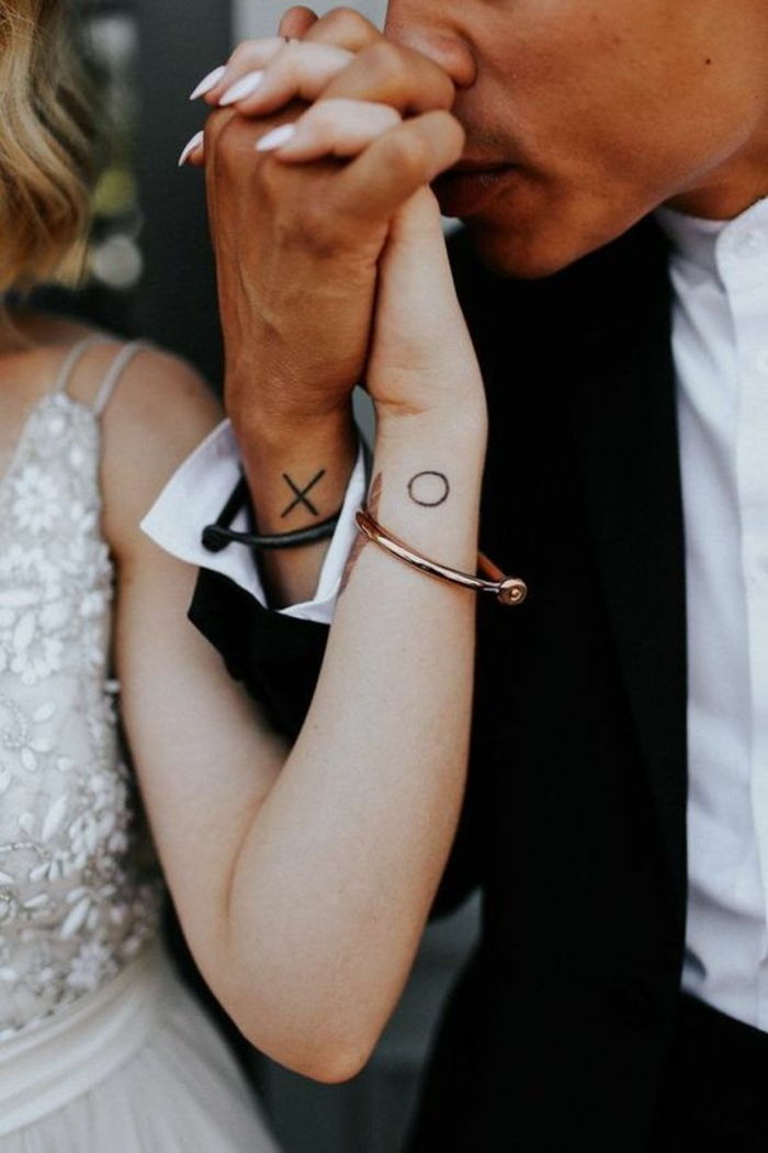 tetovanie motívy muž a žena nevesta ženích malé tetovanie tetovanie nápady náramky nechty dizajn