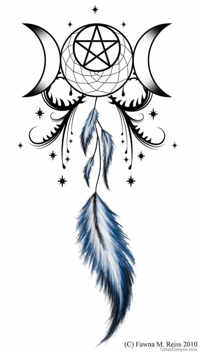 Dreamcatcher tattoo z dolgimi modrimi perja in lune ter velika zvezda