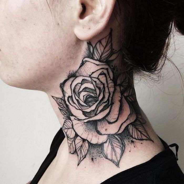 tattoo nek, nek tattoo, grote roos in zwart en grijs
