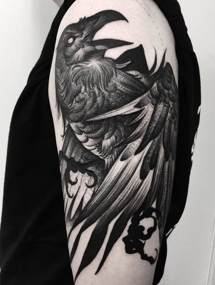 vikings tattoo, ptica, tetovaža v črni in sivi barvi