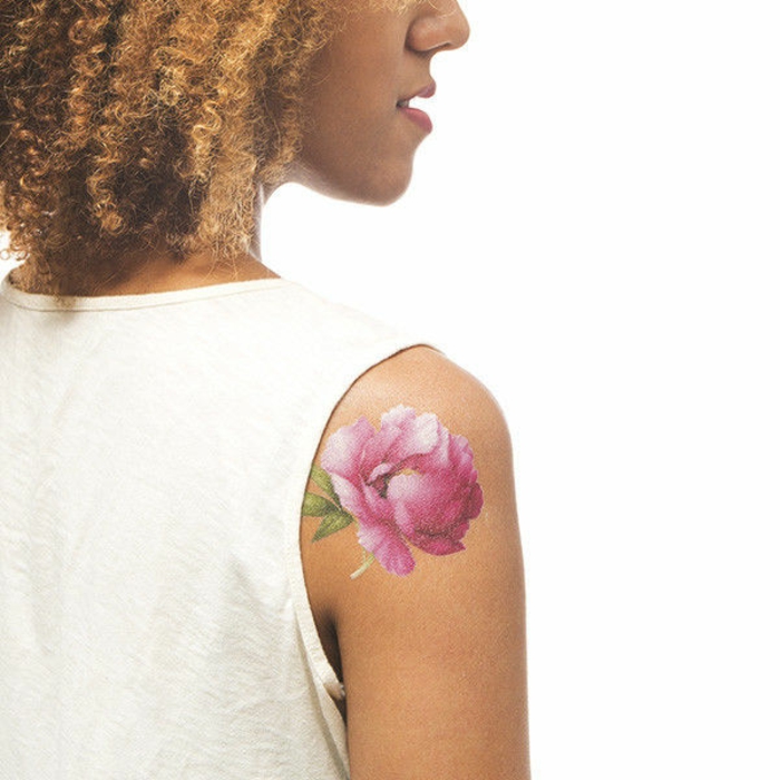 tatovering motiver fargerik tatovering ideer inspirasjon for kvinner å føle seg som en vakker rose krøllete hår