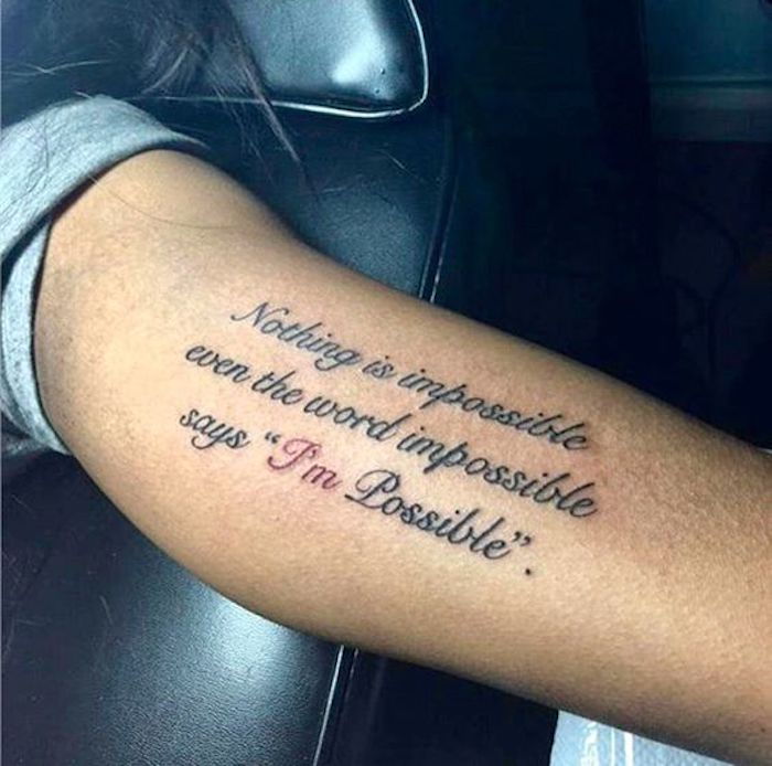 Cuvintele de tatuaje englezești pe braț sunt imposibile