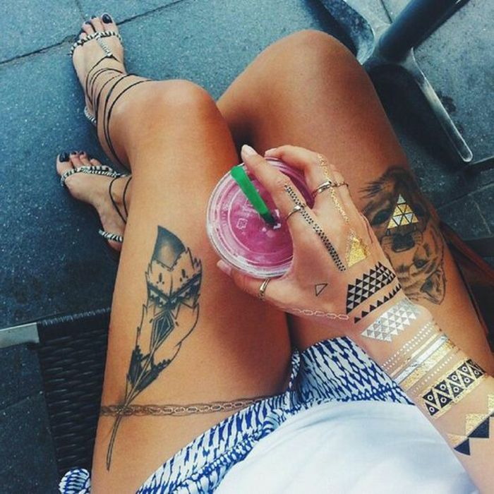 tatuiruotė pečių moteris rankų kojos šlaunų pusryčiai sandalai šortai spalvingi dizaino idėjos manikiūras