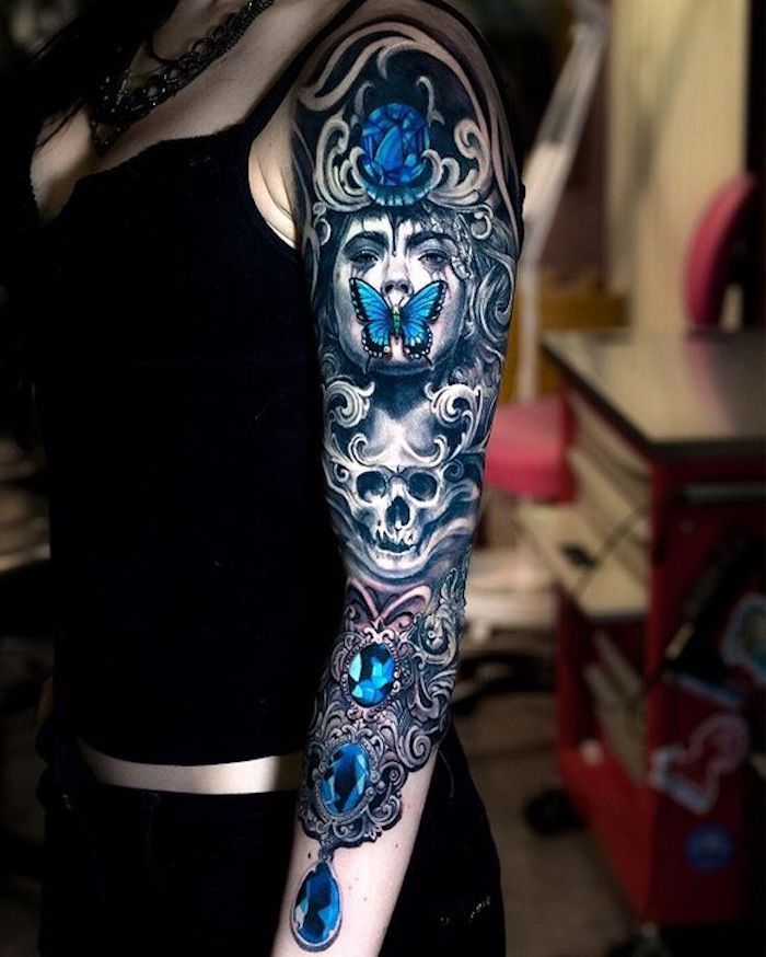 predlogi za tatoo, velika tetovaža z žensko, lobanja in metuljčka