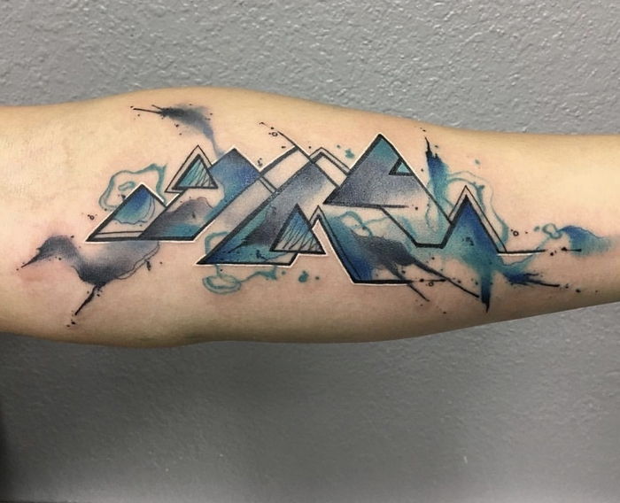 albastru triunghiuri într-o compoziție geometrică abstractă - tatuaj acuarelă