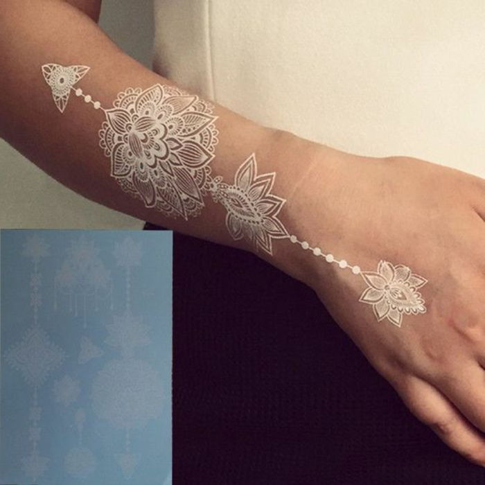 tatuaje femeie henna fel de tatuaj în culoare albă elemente mici de tatuaj subtil pe piele lipirea