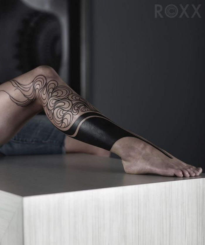 Tatuaggi alle gambe, motivi del tatuaggio per le donne, nero, idee di tatuaggi fantastici