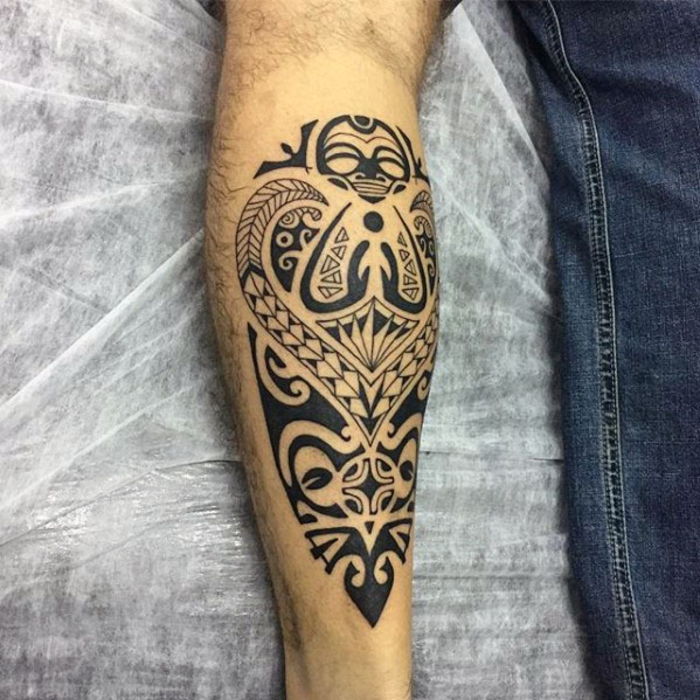 ben tatuering, tatuering på kalven, polynesiska tatuering motiv, tribal design