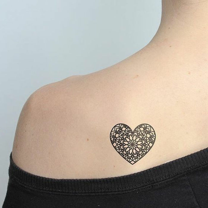 tatuaj șabloane bărbați și femei inimă de design ca floare decente idee stick pe umăr