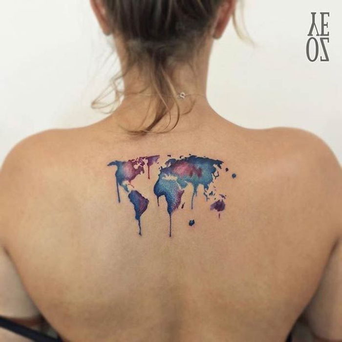 Idėjos moterų tatuiruotėms, žemynams, mėlynos ir violetinės spalvos, tatuiruotės motyvai nuotykių nuotykiams