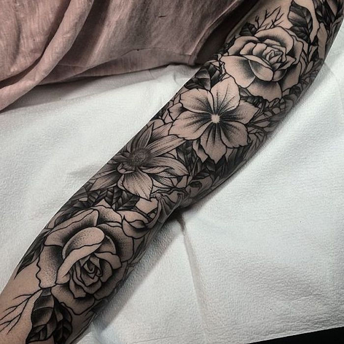 kadınlar için kol dövme önerileri, çiçeklerle dövme