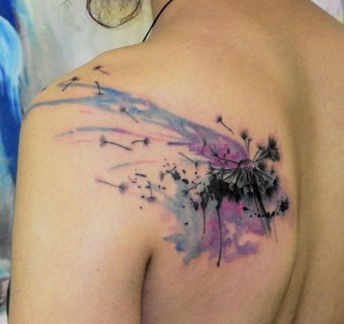 tatuaj pe umar, tatuaj acuarela cu motive de păpădie