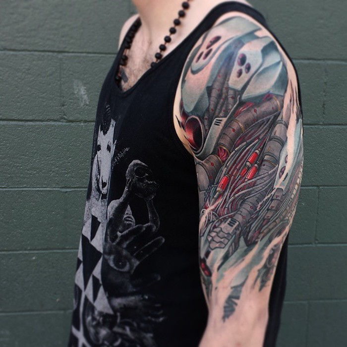 Tatoeages bovenarm, realistische biomechanische tatoeage, tatoeages voor mannen