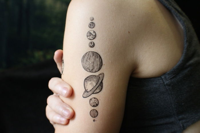 tatovering maler menn sol venus jorden mars planet på armen dekorere maling tegning tatovering