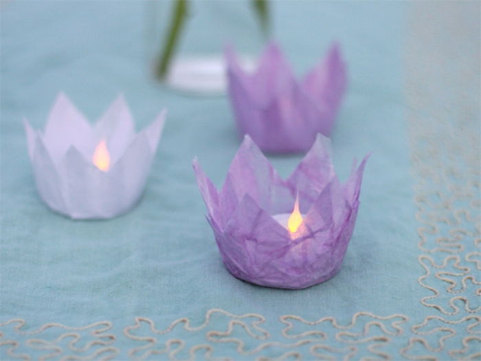 Diamentowy świecznik na tealighty wykonany z fioletowej bibułki