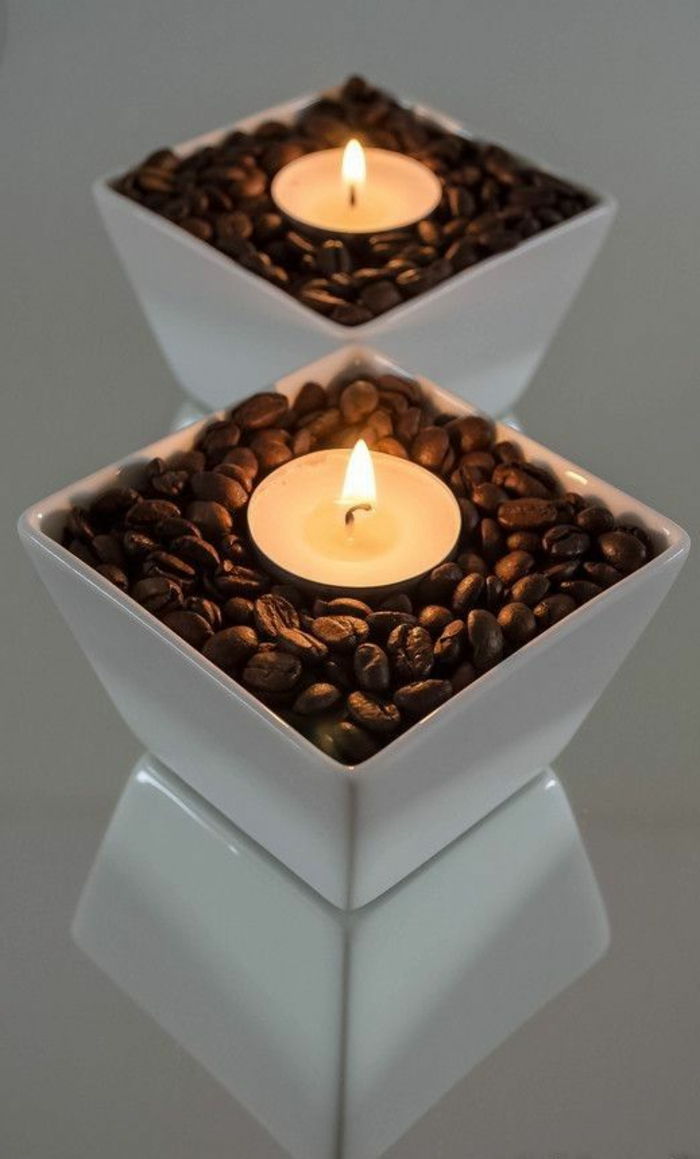 tigela branca, grãos de café, pequenas velas redondas, luz do chá