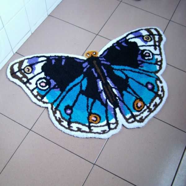 teppe-sommerfugl-blå-farge-foto tatt ovenfra