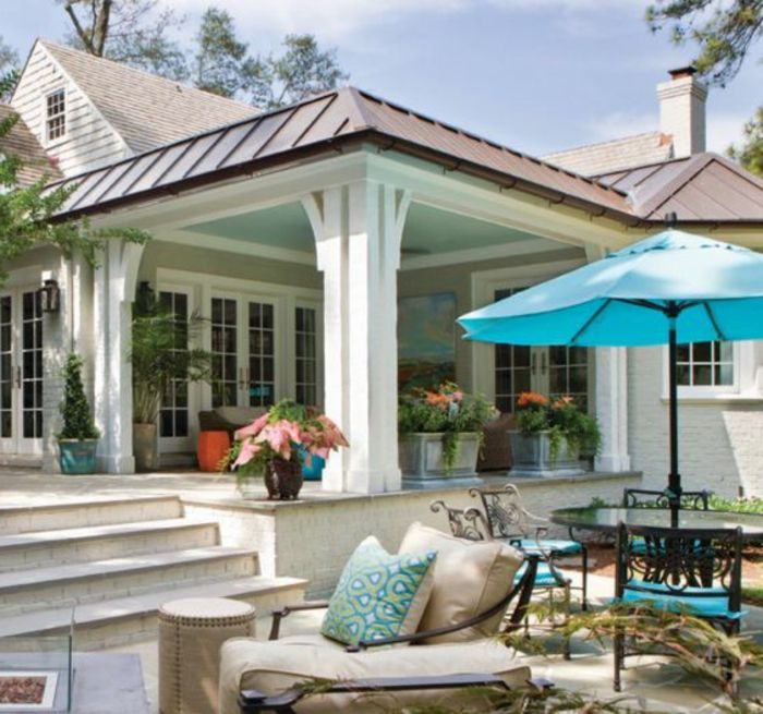terase ideje luksuzna vila razkošna hiša s teraso modre blazine in dežnik dekoracijo pisane cvetove